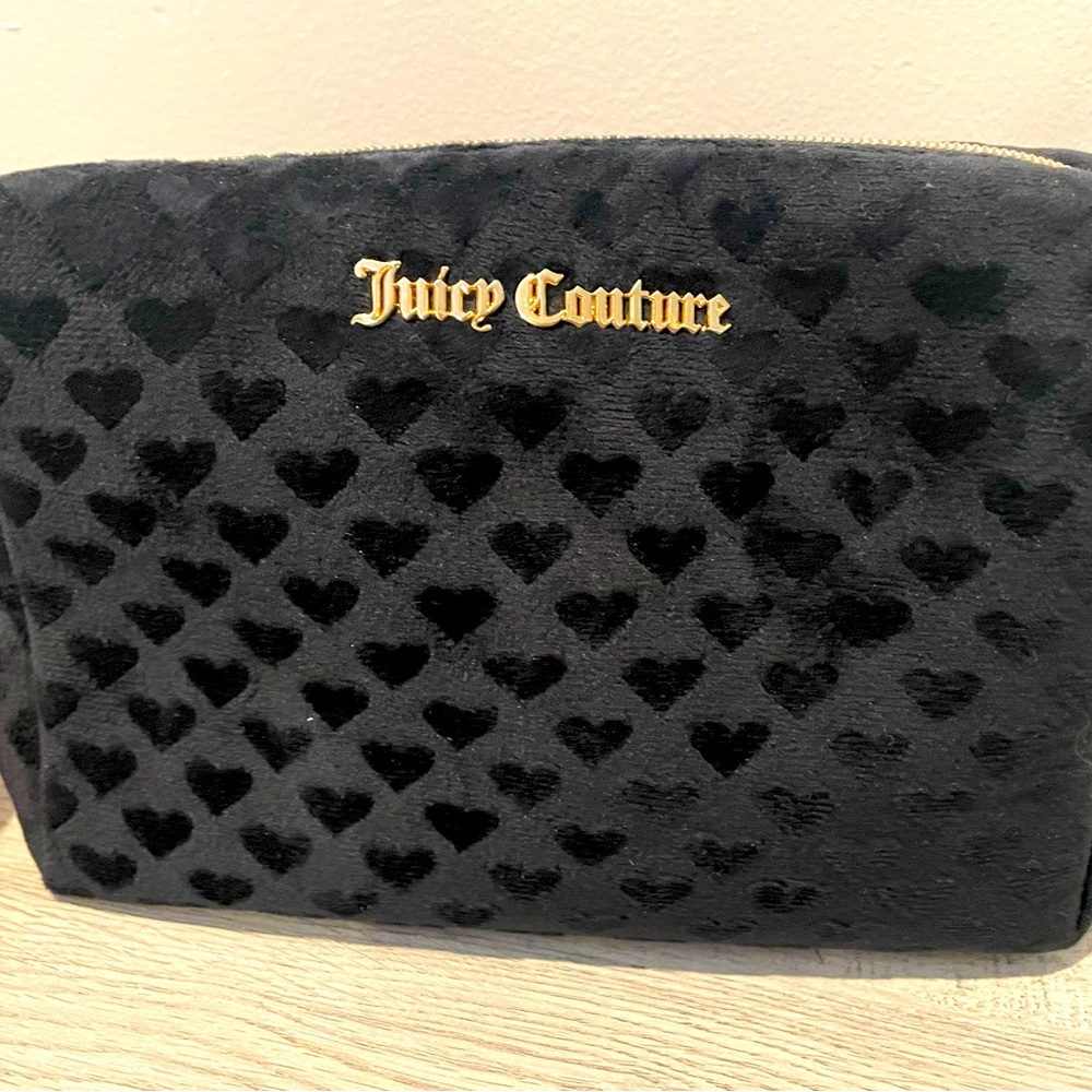 NWT JUICY COUTURE Makeup Travel Bag. Size medium.